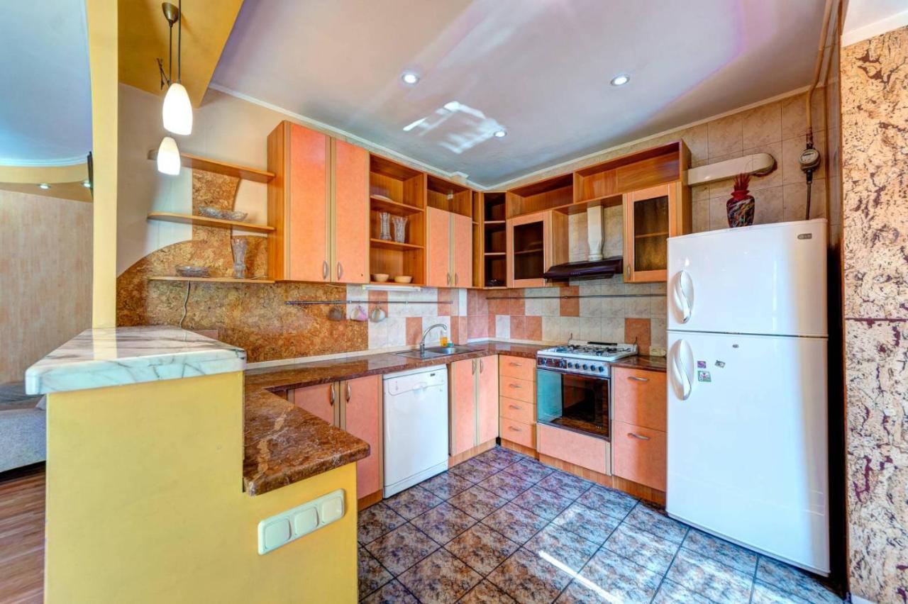 Three-Room Apartment Near Ocean Plaza Kiev Eksteriør billede