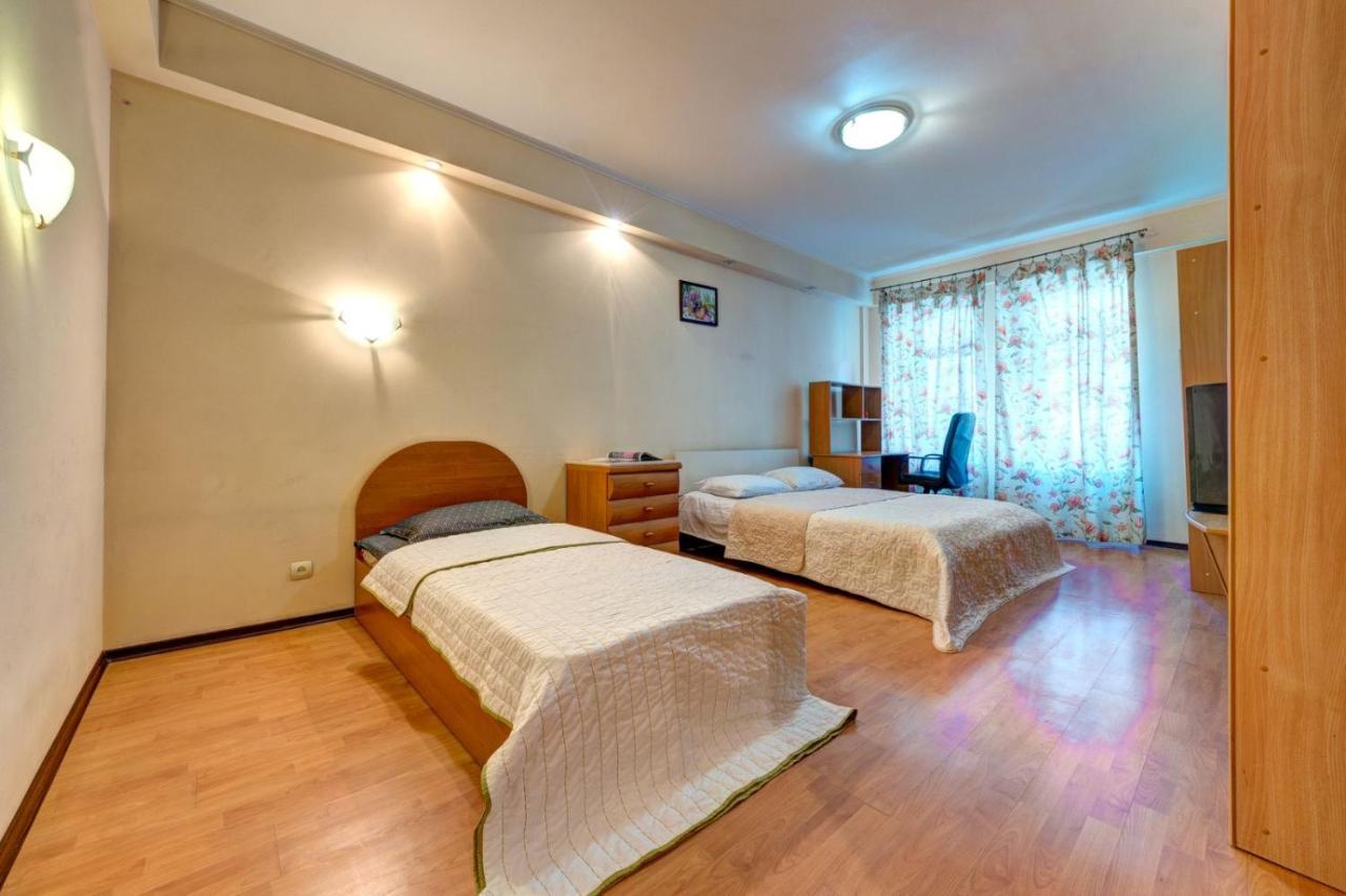 Three-Room Apartment Near Ocean Plaza Kiev Eksteriør billede