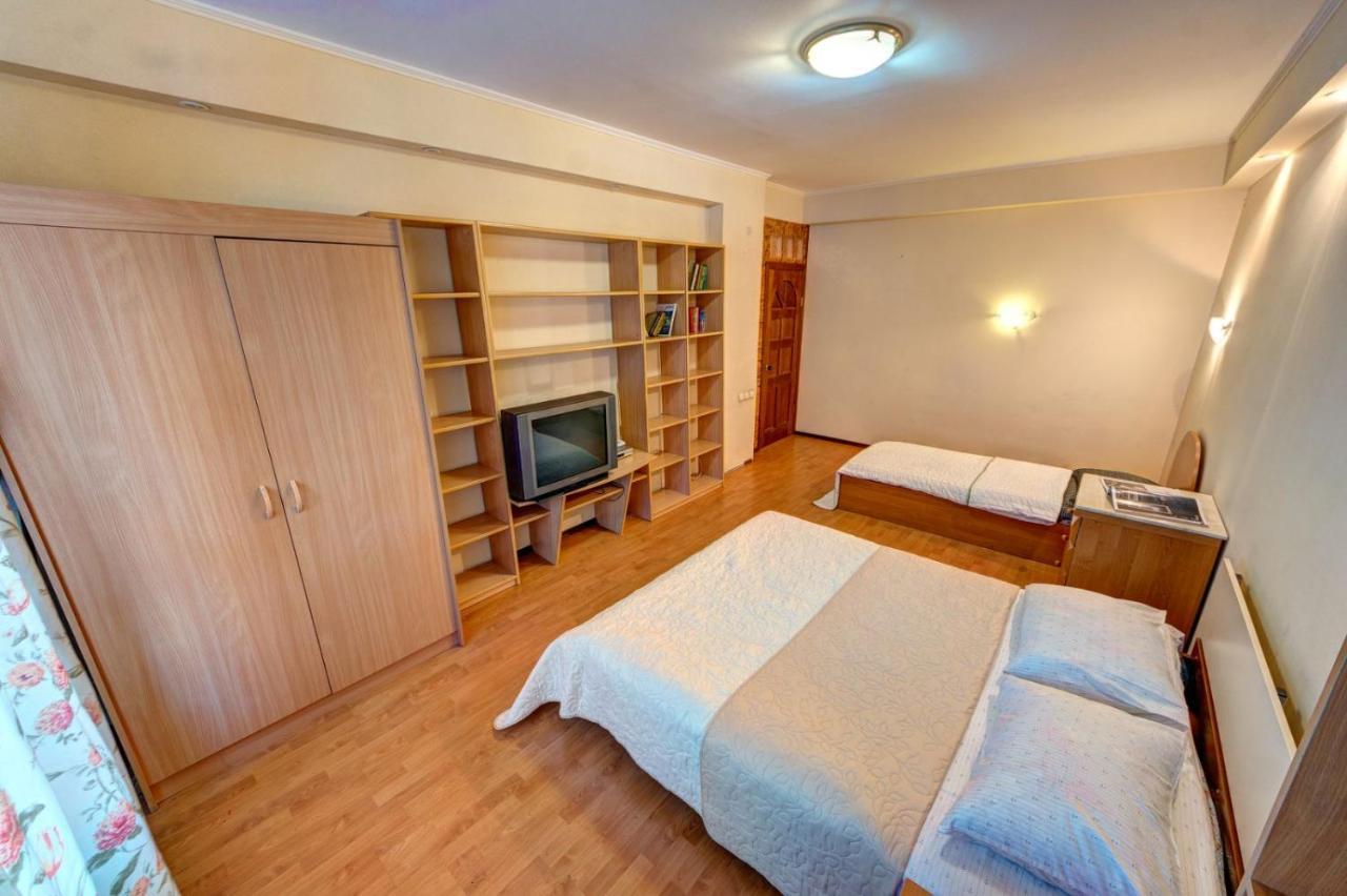 Three-Room Apartment Near Ocean Plaza Kiev Eksteriør billede